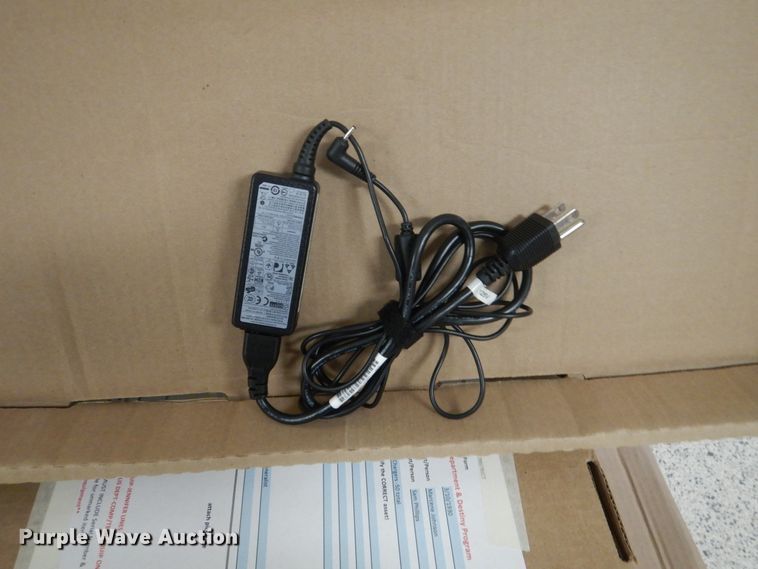 image for item GW9896 Approximatley 300 Samsung chargers