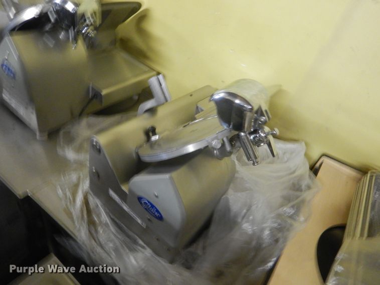 image for item GW9906 Globe 3975V meat slicer
