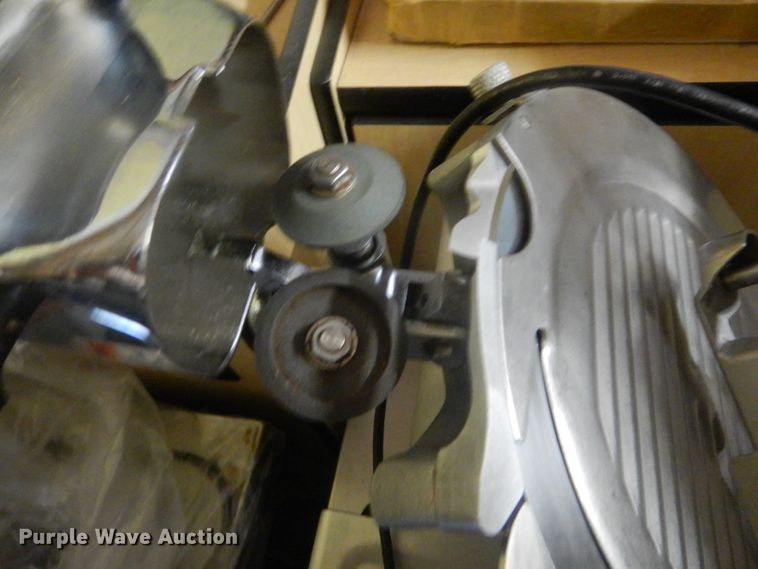 image for item GW9907 Globe 3975V meat slicer