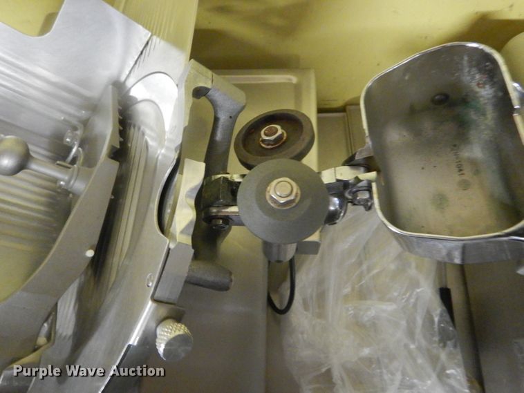 image for item GW9909 Globe 3975V meat slicer