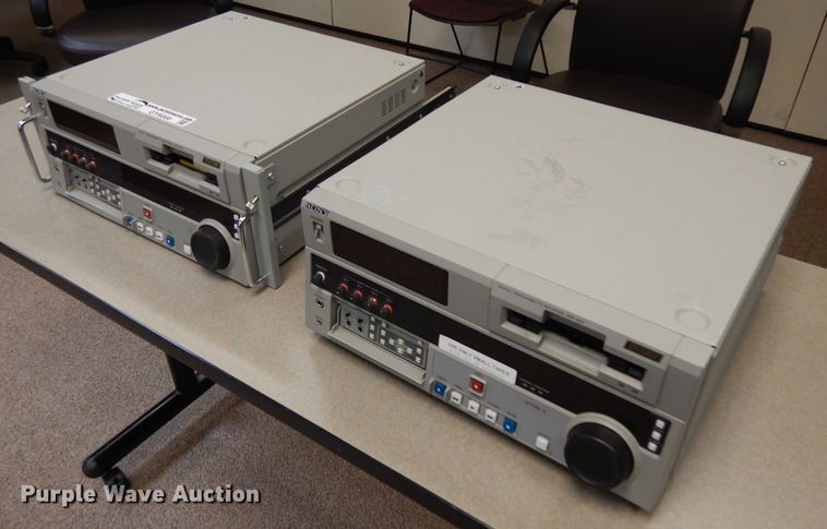 image for item GY9066 (2) Sony DSR-1800 video cassette recorders