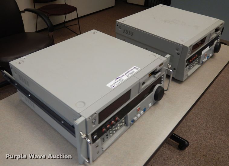 image for item GY9066 (2) Sony DSR-1800 video cassette recorders