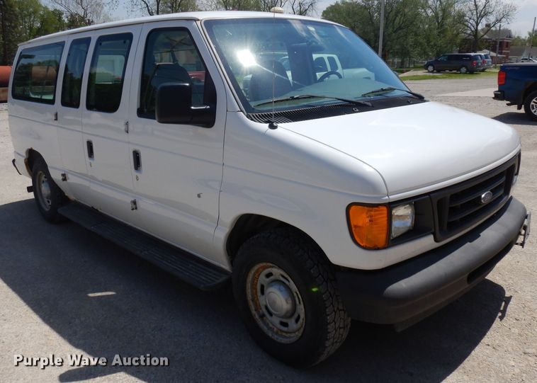 image for item GY9195 2004 Ford E150  van