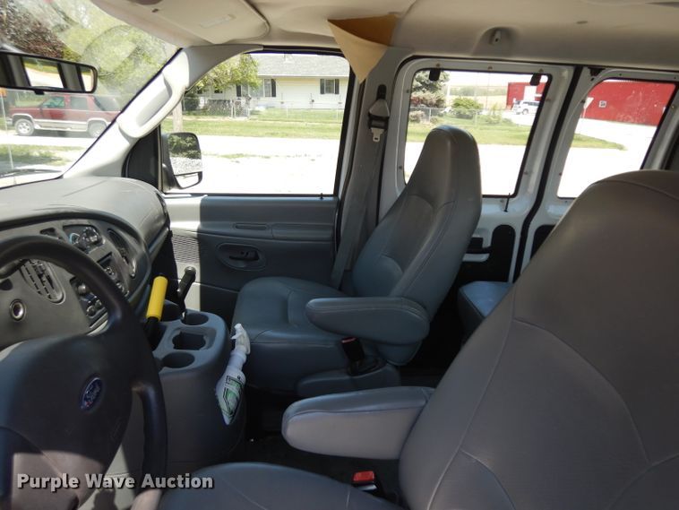 image for item GY9195 2004 Ford E150  van