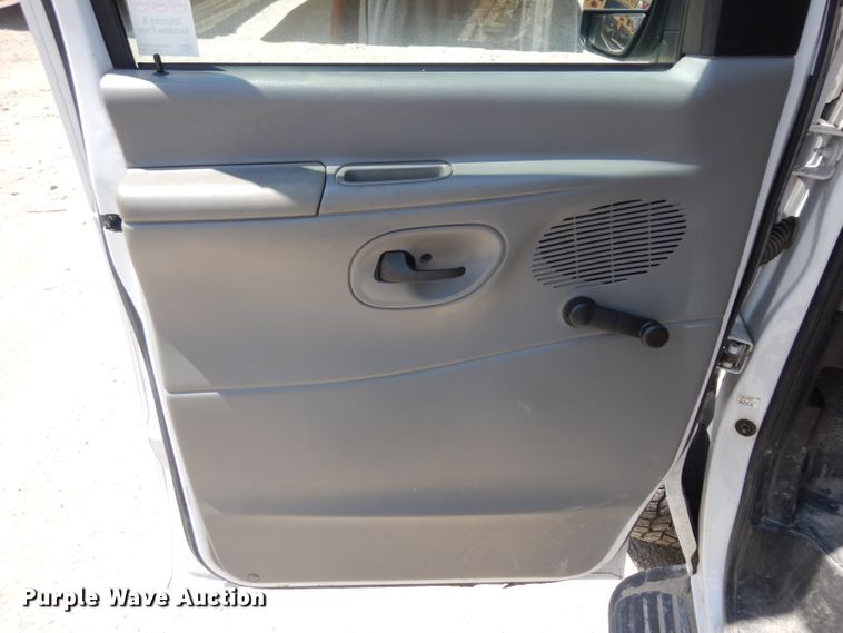 image for item GY9195 2004 Ford E150  van