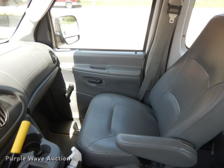 image for item GY9195 2004 Ford E150  van