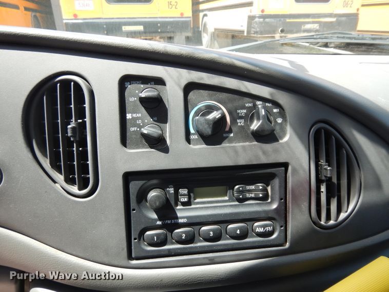 image for item GY9195 2004 Ford E150  van