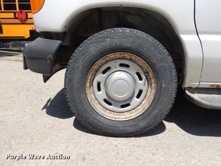 image for item GY9195 2004 Ford E150  van