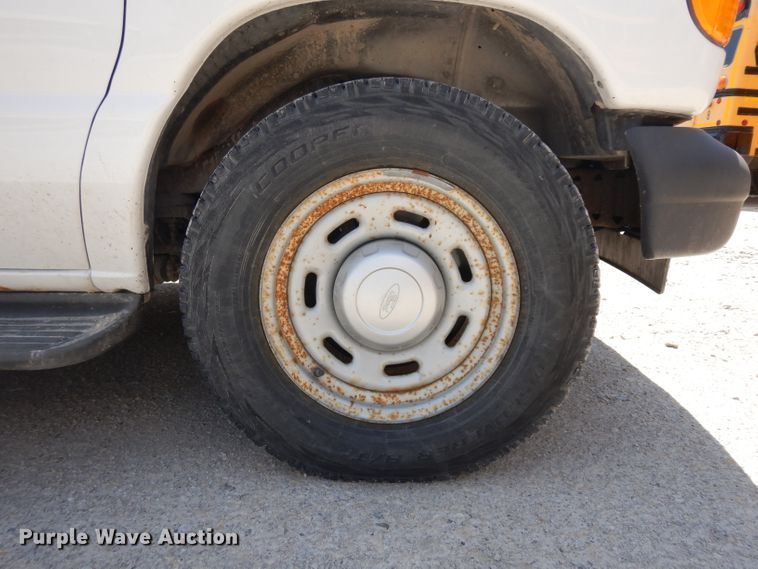 image for item GY9195 2004 Ford E150  van