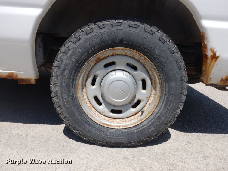 image for item GY9195 2004 Ford E150  van