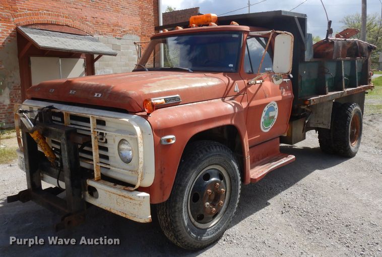 image for item GY9200 1970 Ford 600 dump truck