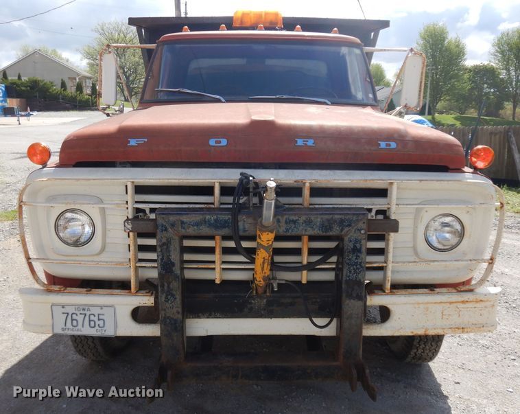 image for item GY9200 1970 Ford 600 dump truck