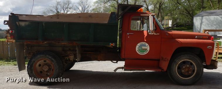 image for item GY9200 1970 Ford 600 dump truck