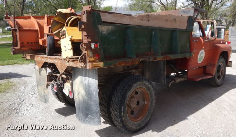 image for item GY9200 1970 Ford 600 dump truck