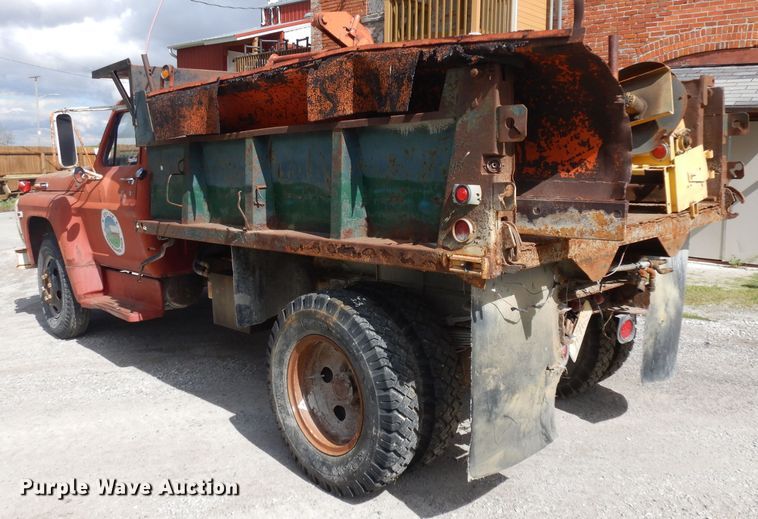 image for item GY9200 1970 Ford 600 dump truck