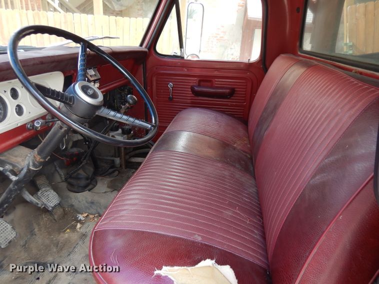 image for item GY9200 1970 Ford 600 dump truck