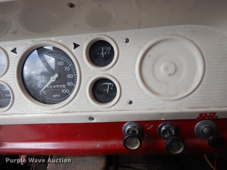 image for item GY9200 1970 Ford 600 dump truck