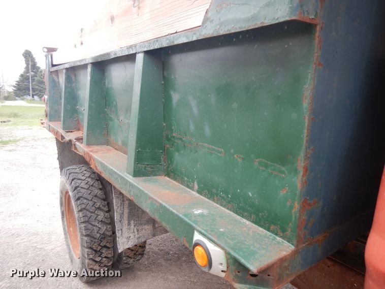 image for item GY9200 1970 Ford 600 dump truck