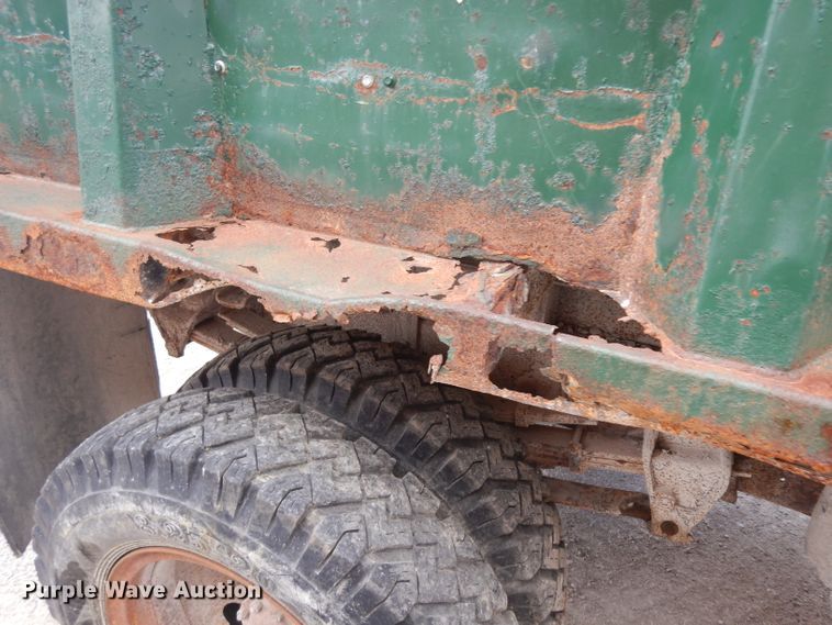 image for item GY9200 1970 Ford 600 dump truck