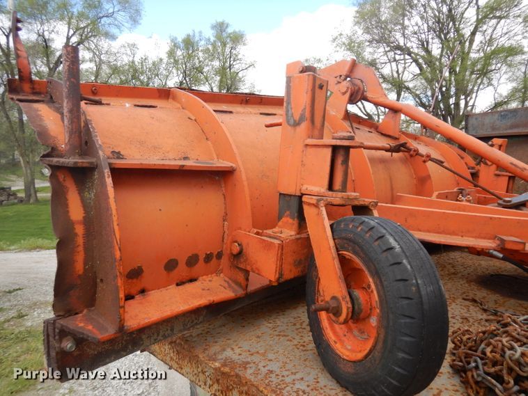 image for item GY9200 1970 Ford 600 dump truck