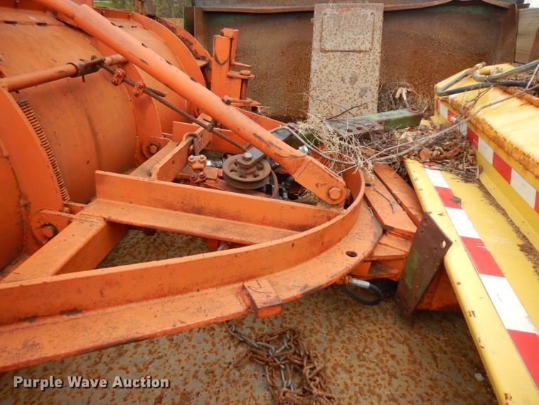 image for item GY9200 1970 Ford 600 dump truck