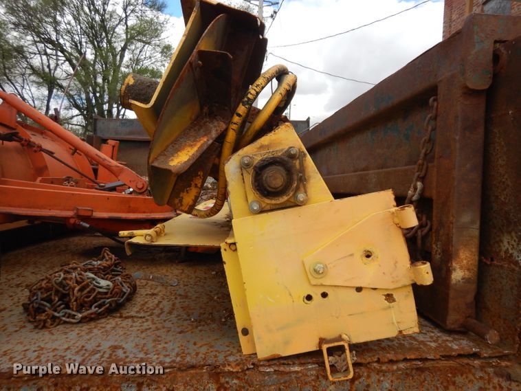 image for item GY9200 1970 Ford 600 dump truck