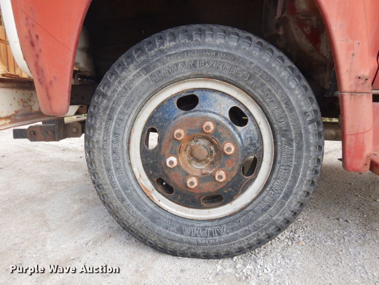 image for item GY9200 1970 Ford 600 dump truck