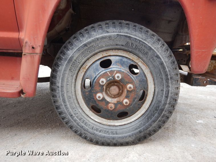 image for item GY9200 1970 Ford 600 dump truck
