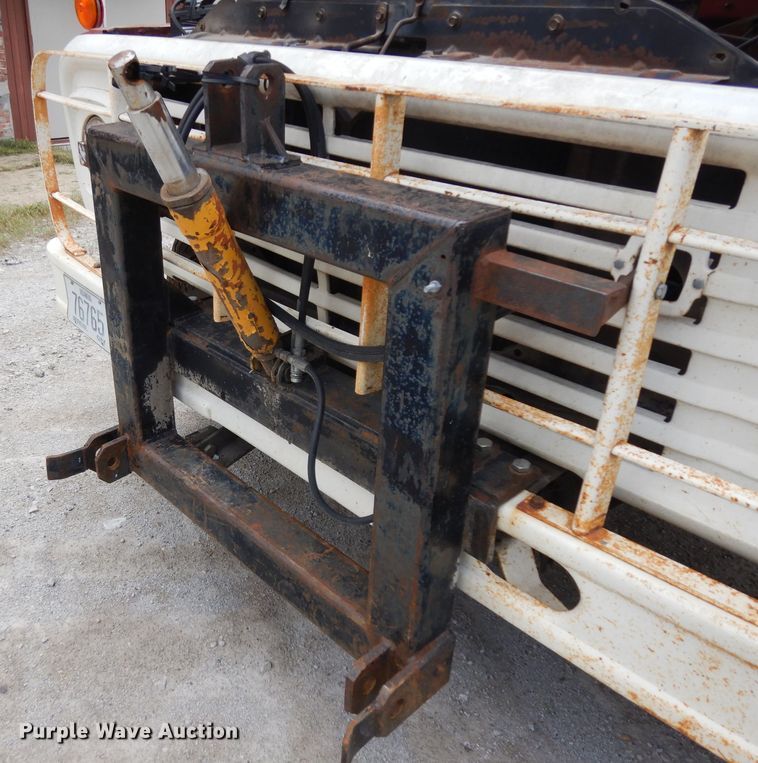 image for item GY9200 1970 Ford 600 dump truck