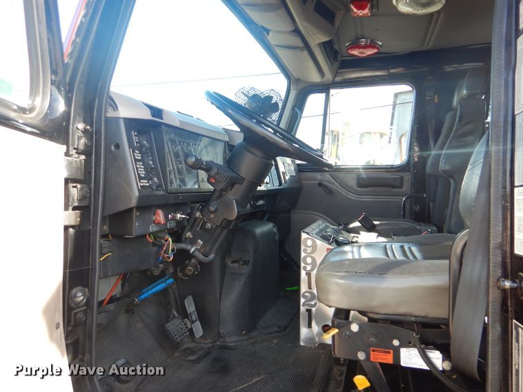 image for item GY9849 1999 International 2674 fire truck