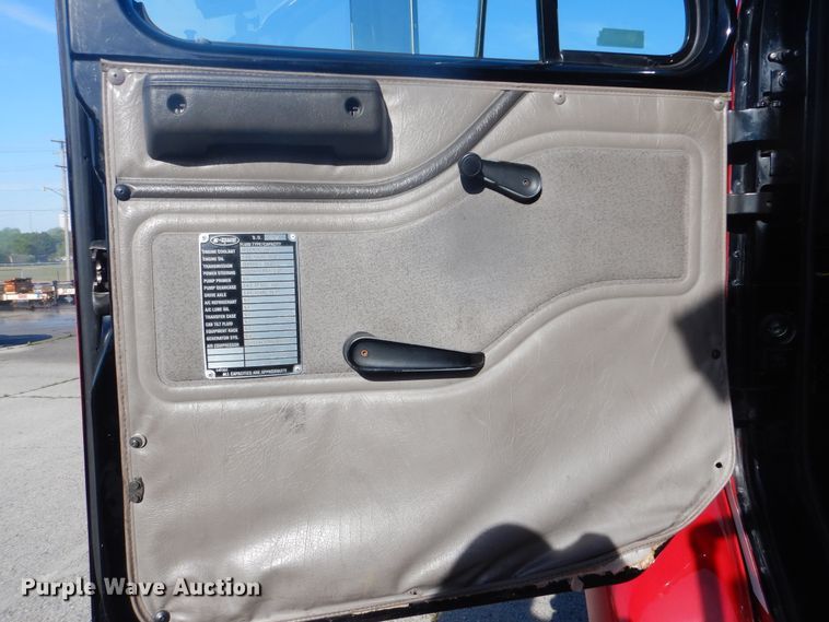 image for item GY9849 1999 International 2674 fire truck