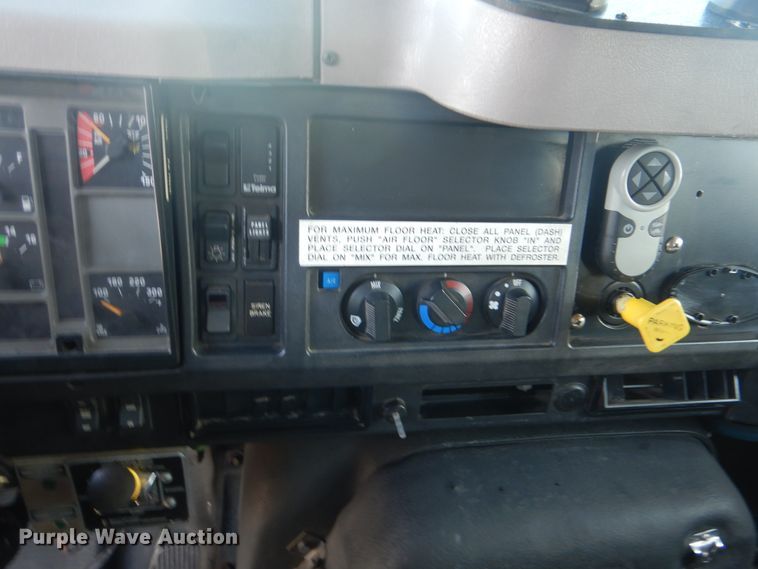 image for item GY9849 1999 International 2674 fire truck