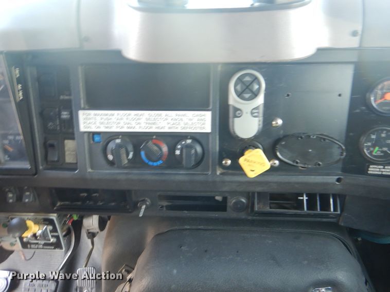 image for item GY9849 1999 International 2674 fire truck