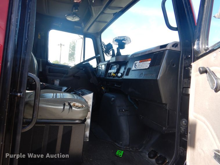 image for item GY9849 1999 International 2674 fire truck