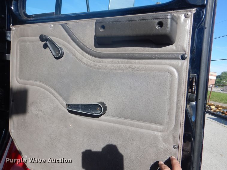 image for item GY9849 1999 International 2674 fire truck