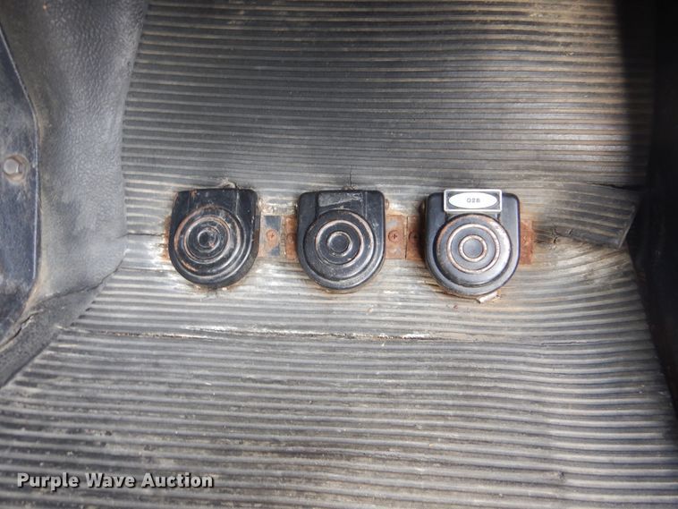 image for item GY9849 1999 International 2674 fire truck