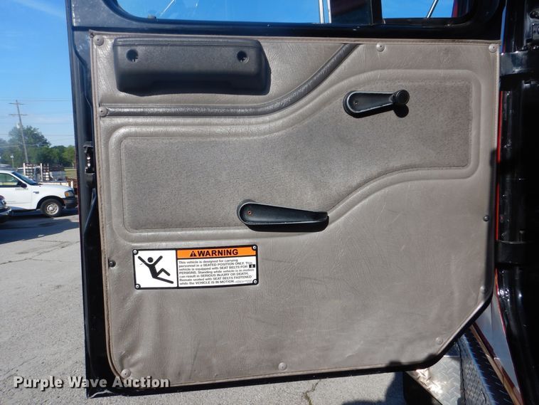 image for item GY9849 1999 International 2674 fire truck