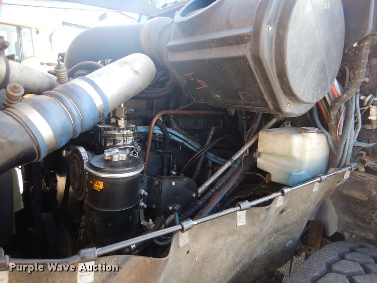 image for item GY9849 1999 International 2674 fire truck