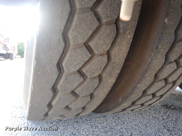 image for item GY9849 1999 International 2674 fire truck