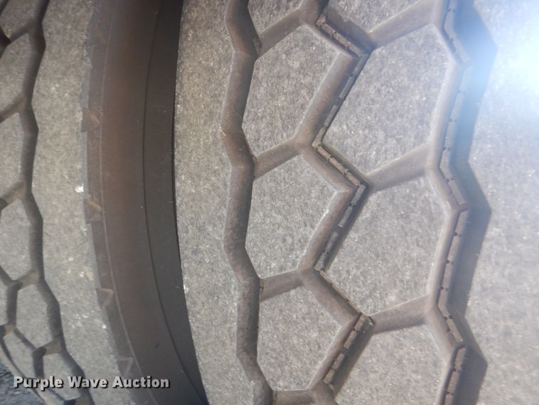 image for item GY9849 1999 International 2674 fire truck