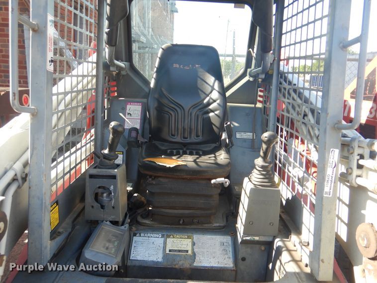 image for item GY9851 Takeuchi TL230  tracked skid steer loader