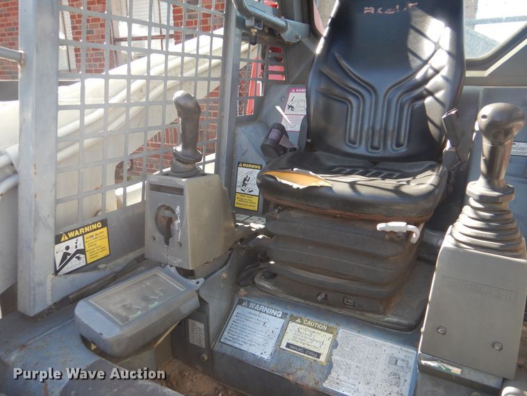 image for item GY9851 Takeuchi TL230  tracked skid steer loader