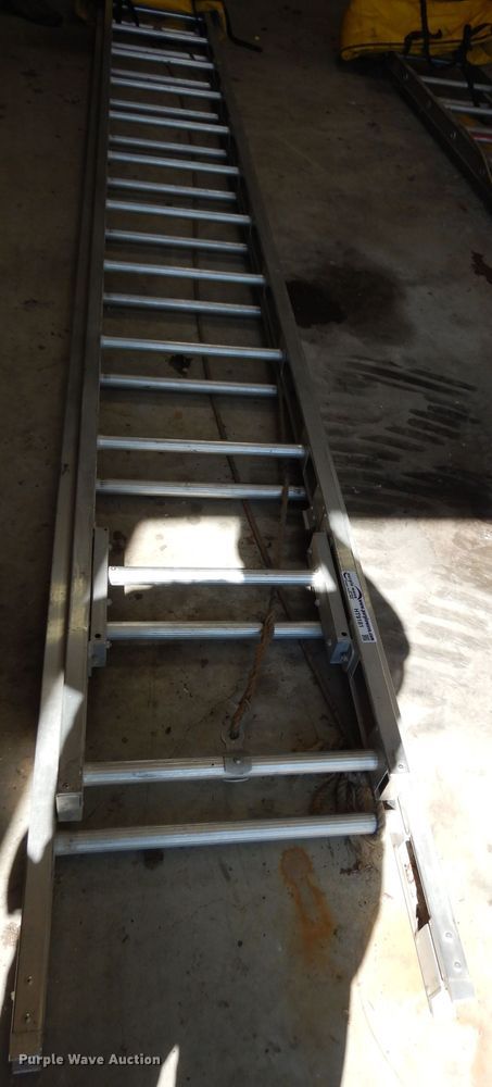 image for item HT9181 24' extension ladder