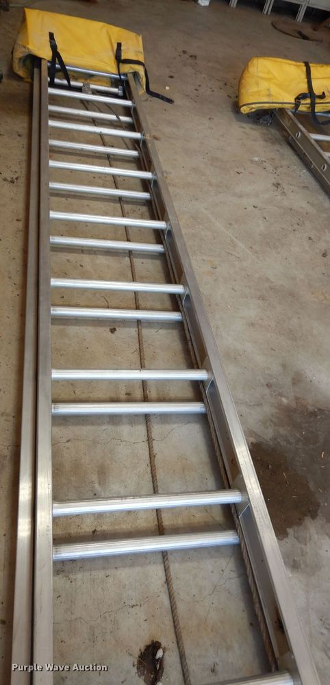 image for item HT9181 24' extension ladder