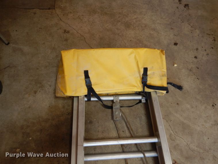 image for item HT9181 24' extension ladder