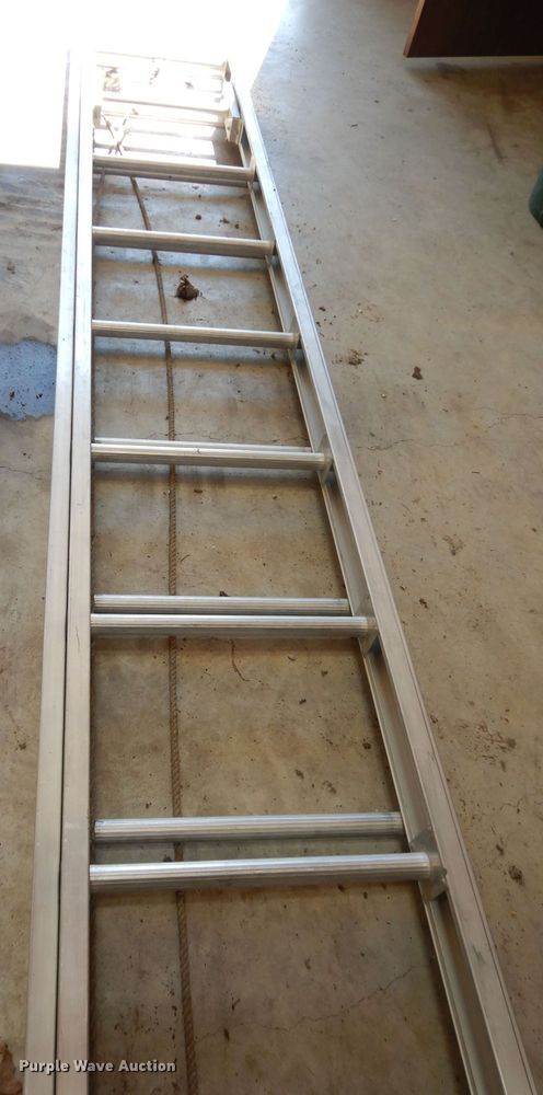 image for item HT9181 24' extension ladder