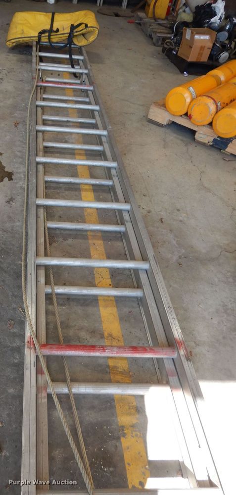image for item HT9182 24' extension ladder