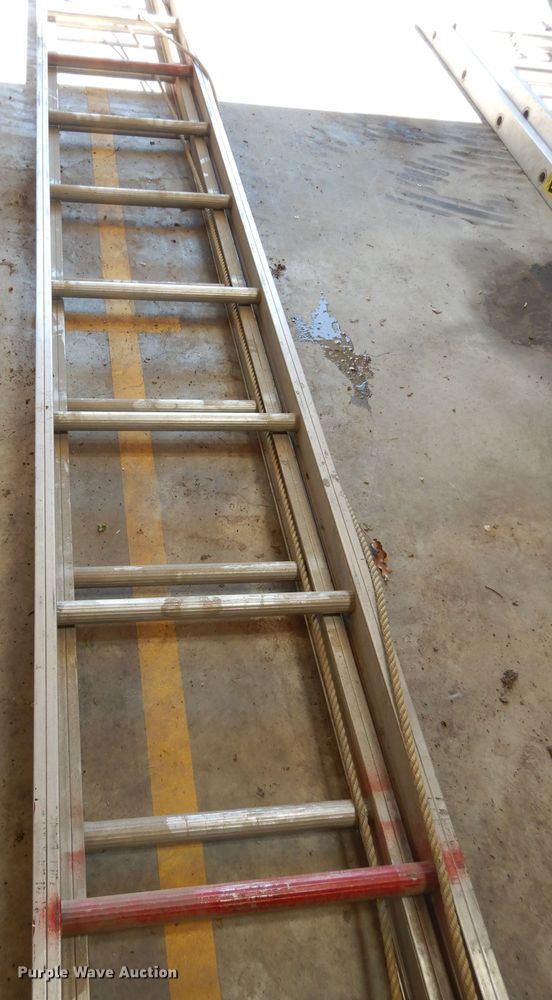 image for item HT9182 24' extension ladder
