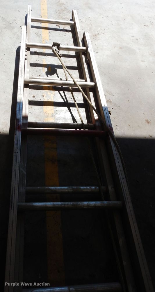 image for item HT9182 24' extension ladder