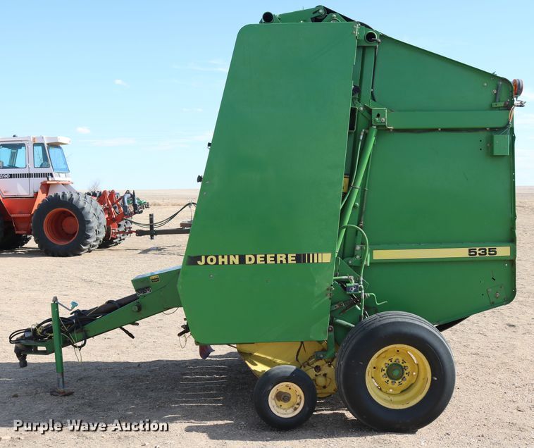 image for item DD6096 1992 John Deere 535 round baler